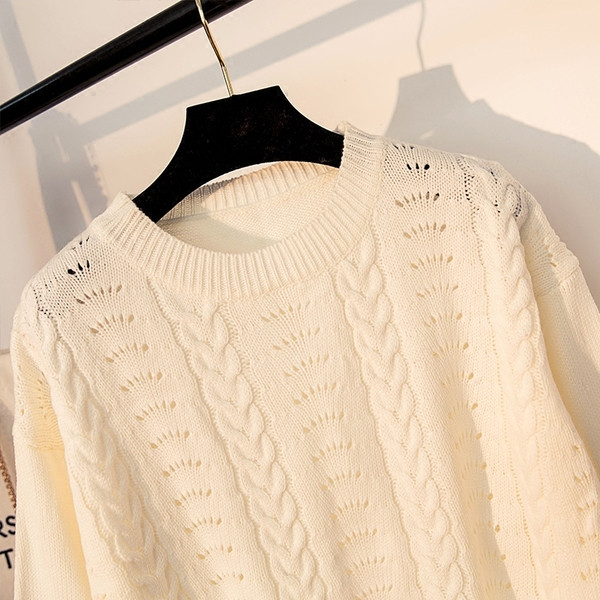 Модерен дамски пуловер с плетка и овално деколте в три цвята 