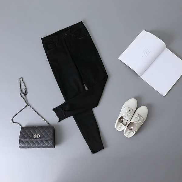 Ежедневни дамски дънки с джобове и скъсани мотиви в черен цвят