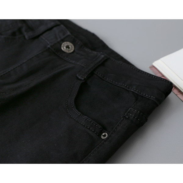 Нов модел ежедневни дамски дънки с джобове в черен цвят