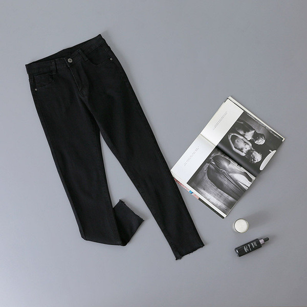 Нов модел ежедневни дамски дънки с джобове в черен цвят