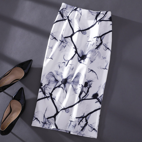 Стилна дамска пола с висока талия в бял цвят