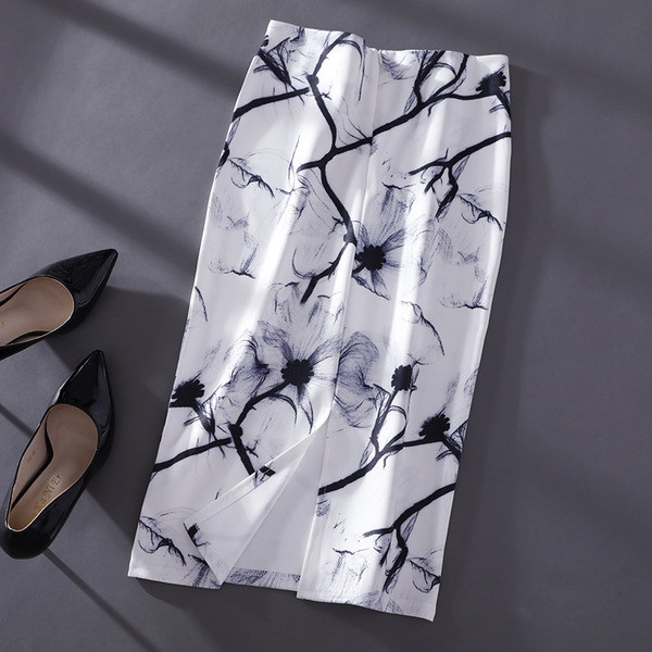 Стилна дамска пола с висока талия в бял цвят