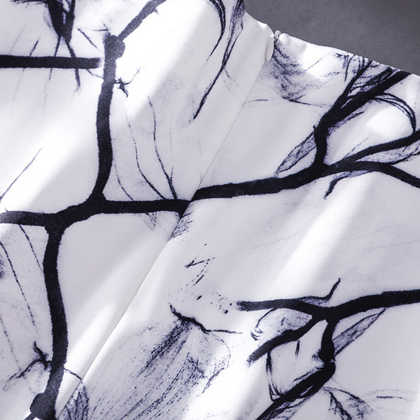 Стилна дамска пола с висока талия в бял цвят