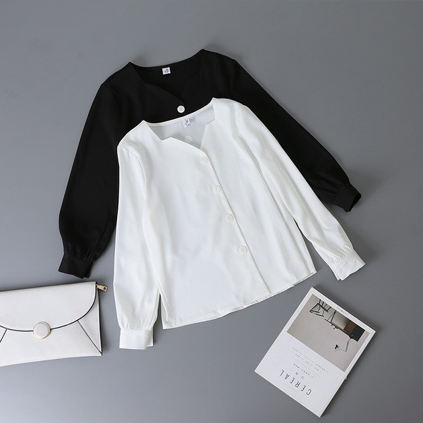 Нов модел модерна дамска риза с шпиц деколте и копчета в бял и черен цвят