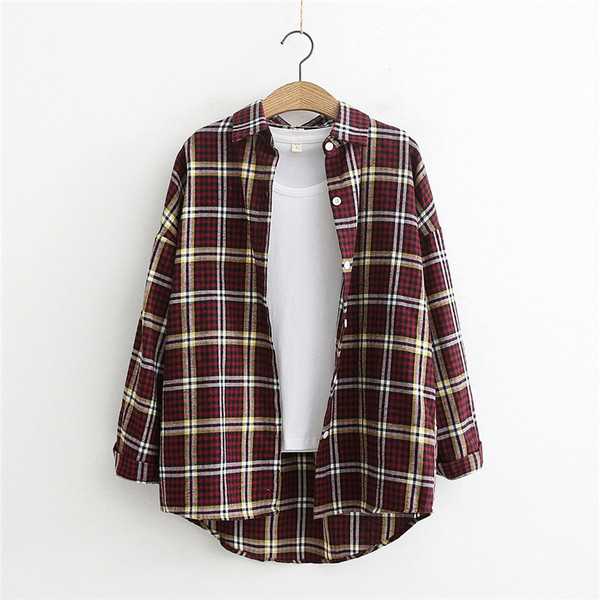 Карирана дамска риза в син и червен цвят с класическа яка