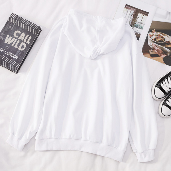 Дамски суичър с качулка и бродерия в черен и бял цвят