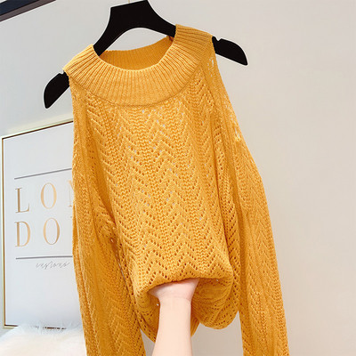 Дамски пуловер с обло деколте и голи рамене в четири цвята