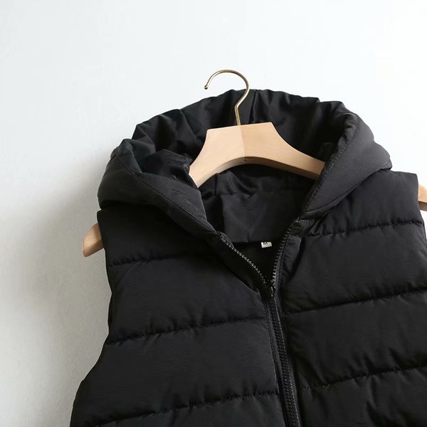 Ежедневен дамски елек в два цвята с джобове и качулка