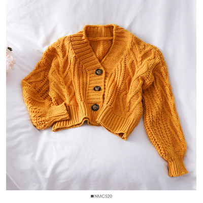 Мека дамска жилетка с копчета и V-образно деколте