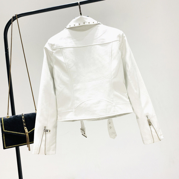 Актуално дамско кожено яке в черен,бял и златист цвят 