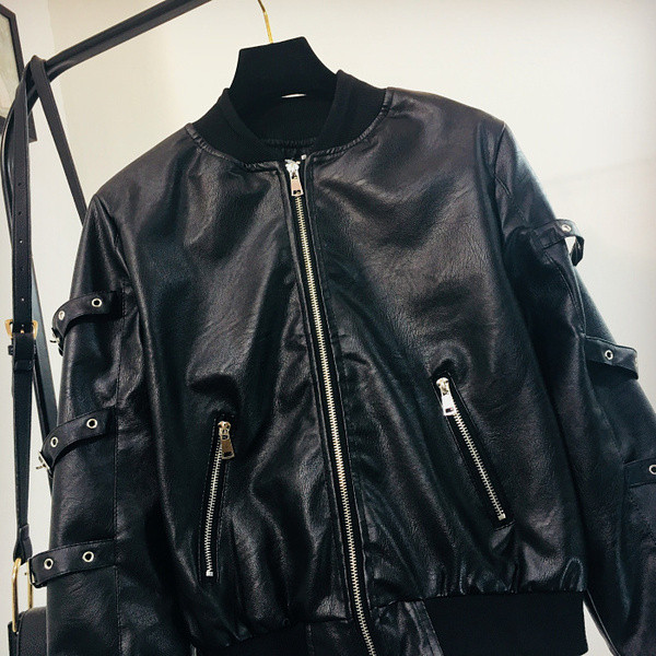 Дамско ежедневно кожено яке с цип в черен цвят 