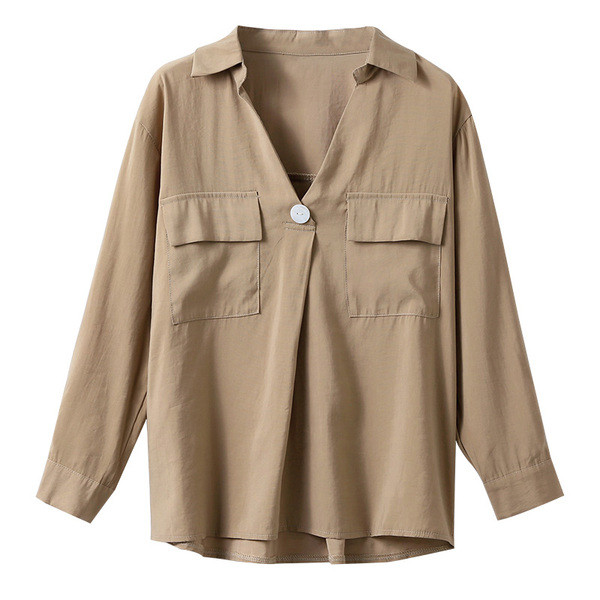 Актуална дамска риза с шпиц деколте и джобове в бежов и бял цвят