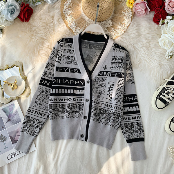 Дамски жилетки с копчета в сив и бял цвят