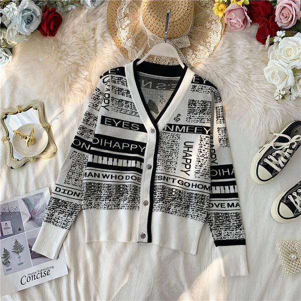 Дамски жилетки с копчета в сив и бял цвят