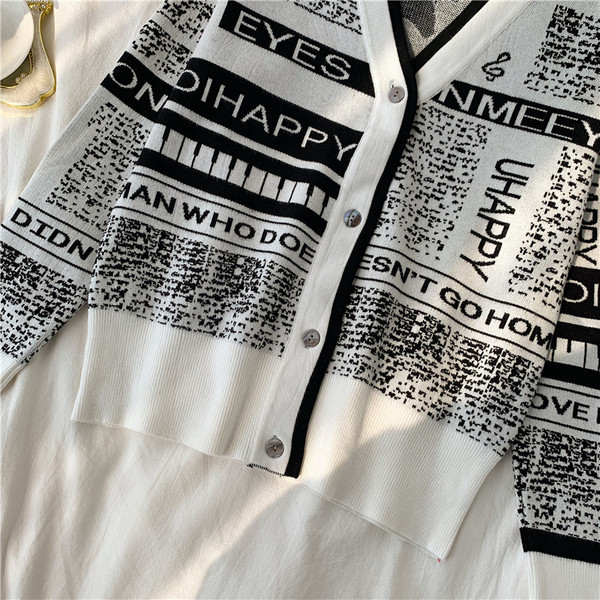 Дамски жилетки с копчета в сив и бял цвят