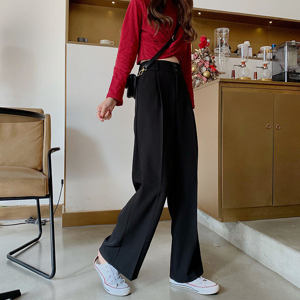 Дамски ежедневен панталон прав модел в черен цвят с висока талия