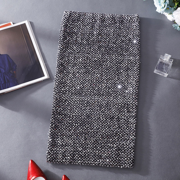 Елегантна дамска пола с лъскав ефект в черен, сребрист и златист цвят