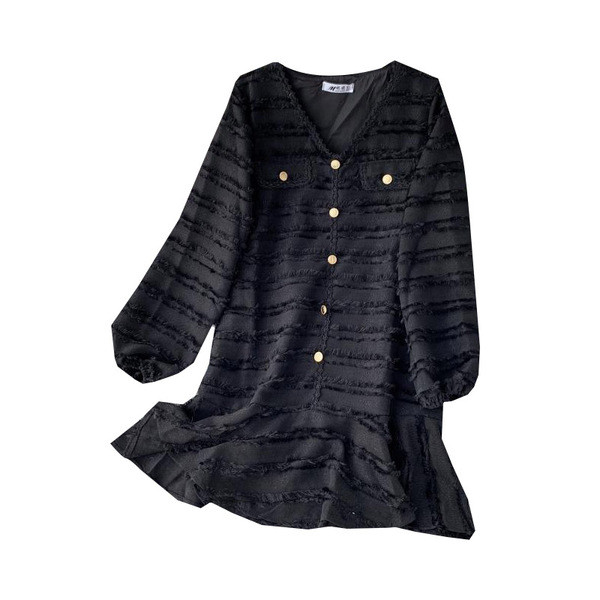 Модерна дамска рокля широк модел с шпиц деколте в черен и бял цвят