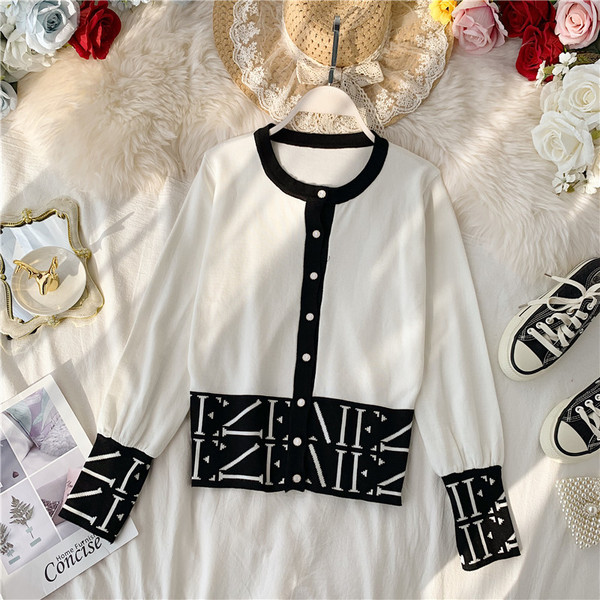 Модерна дамска жилетка с копчета и дълъг ръкав в четири цвята