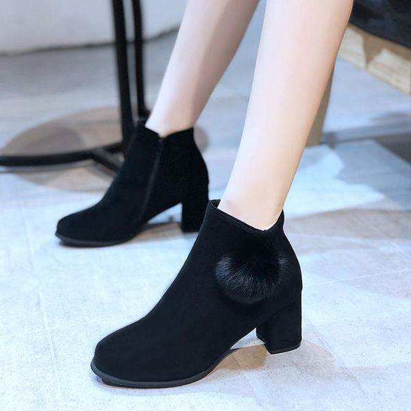 Модерни дамски боти с пух и дебел ток в няколко цвята 