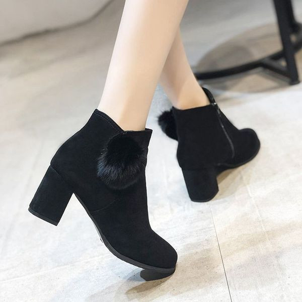 Модерни дамски боти с пух и дебел ток в няколко цвята 