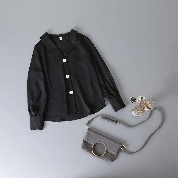 Нов модел дамска риза с шпиц деколте и копчета 