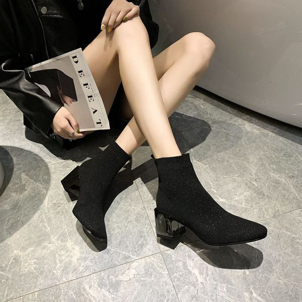 Елегантни дамски боти с дебел ток в черен цвят 