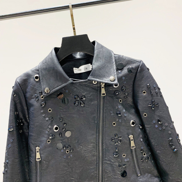 Дамско актуално кожено яке с елемент-нитове в черен цвят 