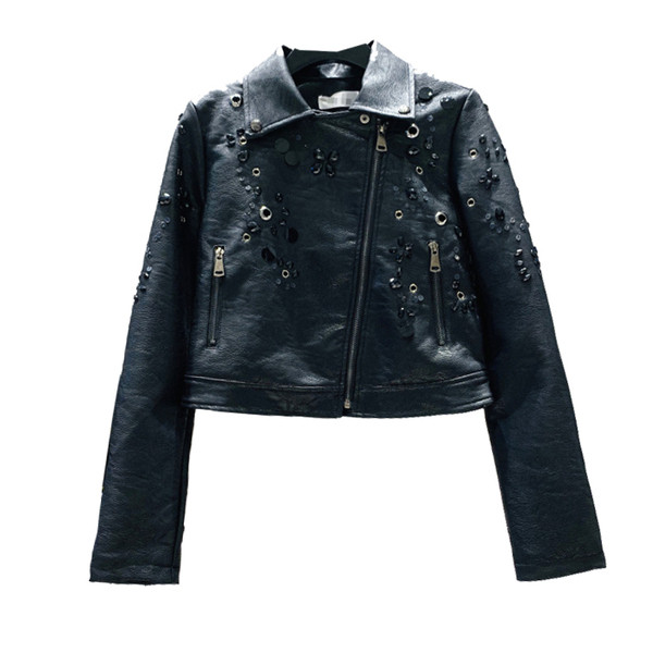 Дамско актуално кожено яке с елемент-нитове в черен цвят 