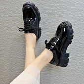 Модерни дамски обувки с дебела подметка и връзки в два модела