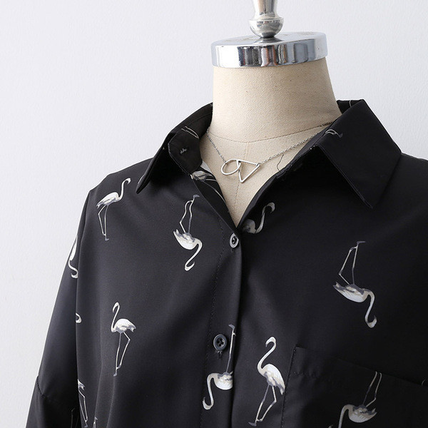 Нов модел модерна дамска риза с класическа яка и шарка в черен цвят