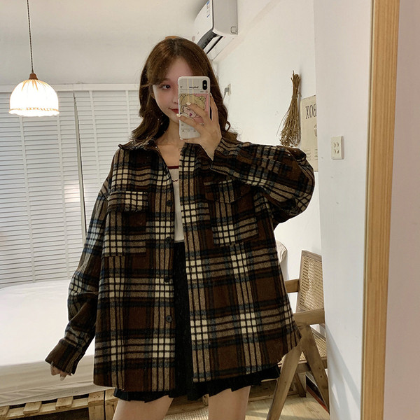 Дамска актуална дълга карирана риза в кафяв цвят