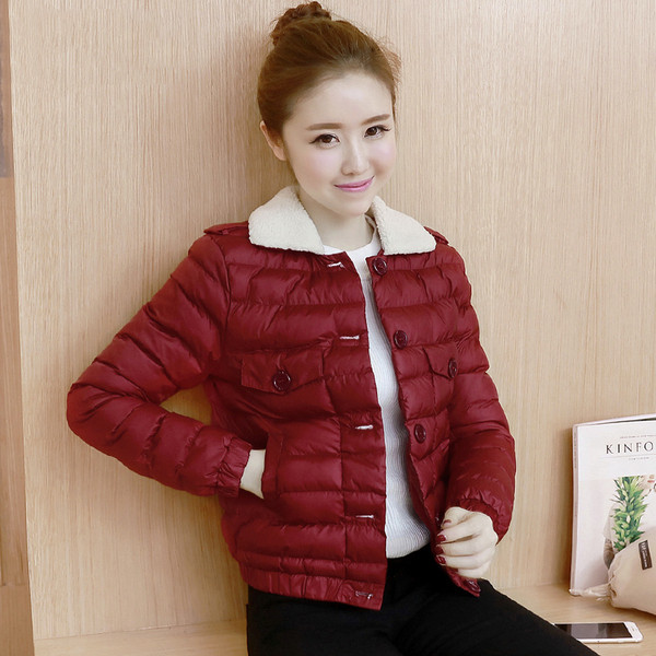 Късо дамско яке с яка и копчета в три цвята 