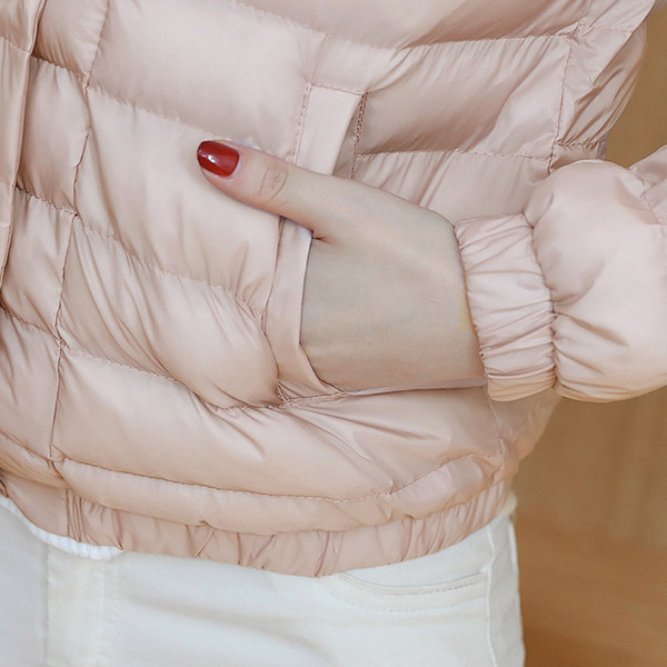 Късо дамско яке с яка и копчета в три цвята 