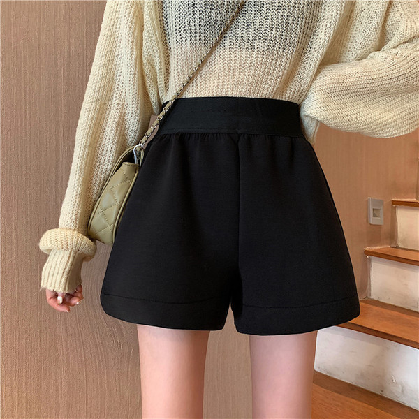 Дамски ежедневен къс панталон в два цвята сив и черен