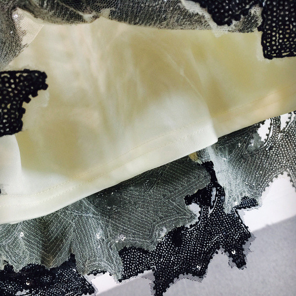 Стилна дамска рокля с шпиц деколте и пайети в четири цвята 