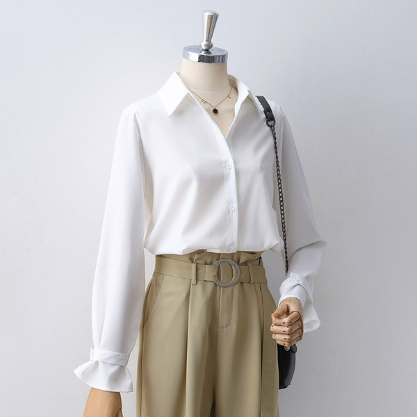 Нов модел дамска риза с класическа яка и дълъг ръкав в бял цвят