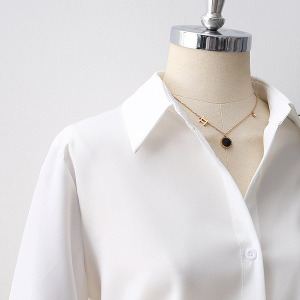 Нов модел дамска риза с класическа яка и дълъг ръкав в бял цвят