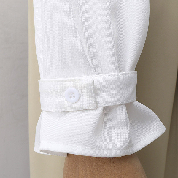 Нов модел дамска риза с класическа яка и дълъг ръкав в бял цвят