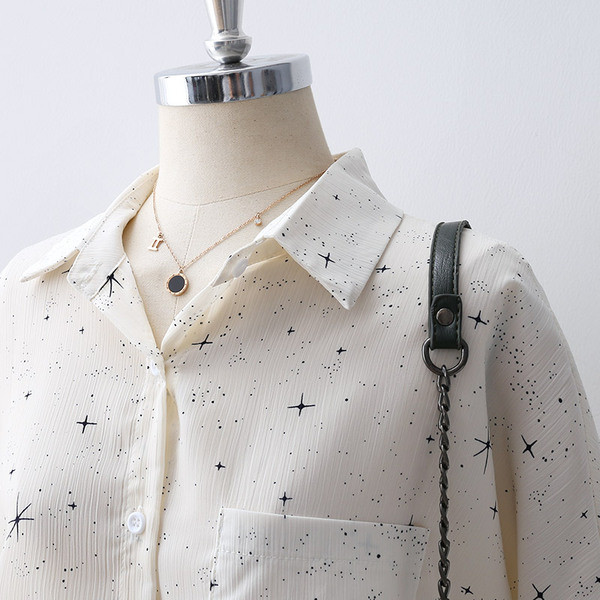 Нов модел дамска риза с копчета,шарка и джоб в бял и черен цвят