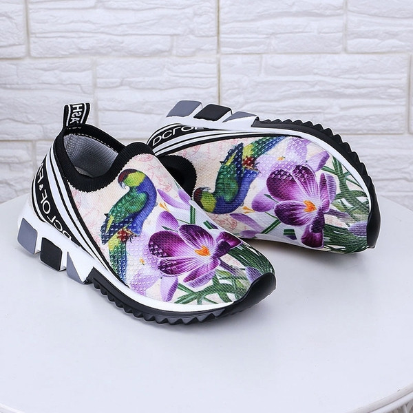 Дамски ежедневни обувки в три цвята с цветна апликация