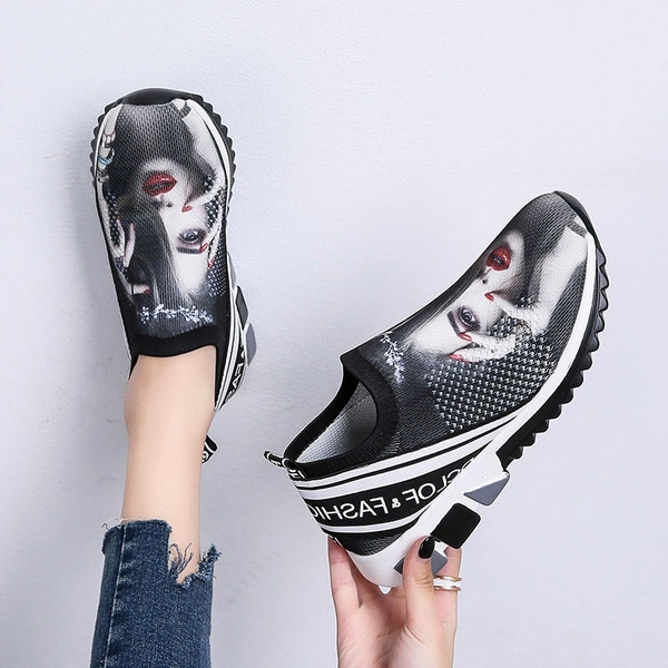 Дамски ежедневни обувки в три цвята с цветна апликация