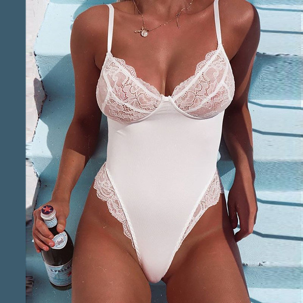 Елегантно дамско боди е тънки презрамки и дантела в бял и черен цвят 