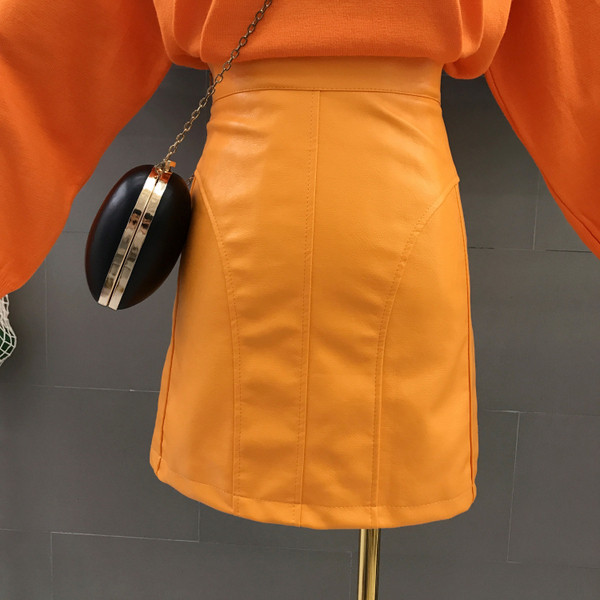 Кожена дамска пола с висока талия в оранжев, черен и бял цвят