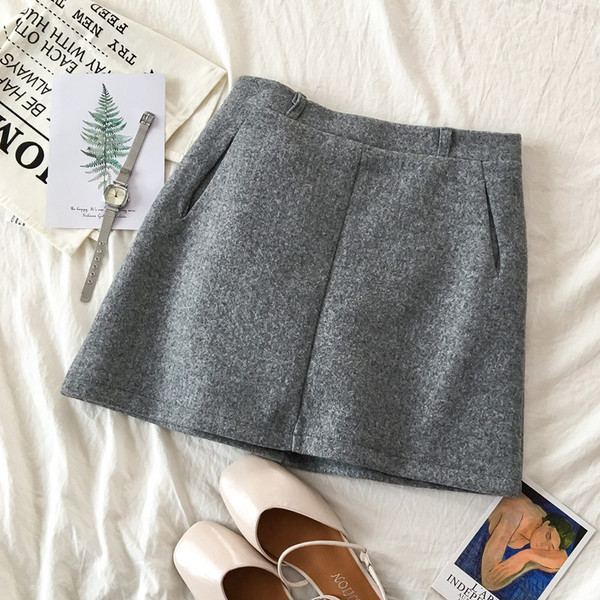 Нов модел дамска пола в три цвята с джобове и висока талия