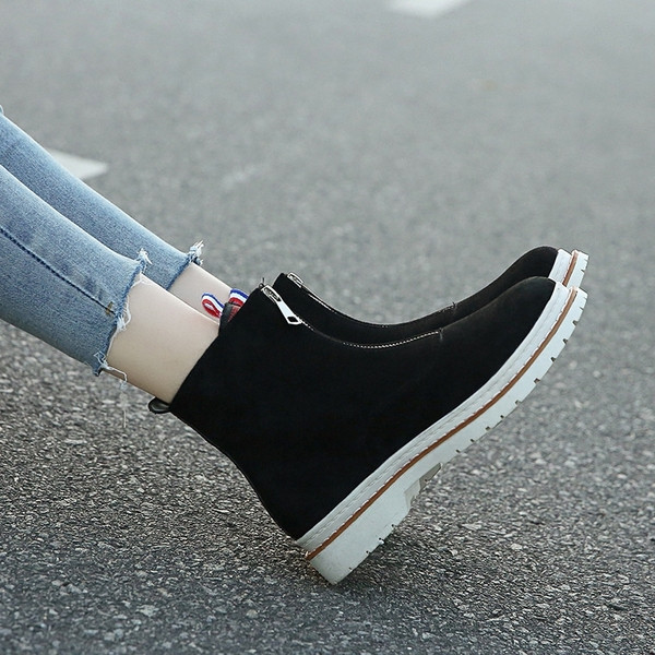 Модерни дамски боти с цип и равна подметка от еко велур