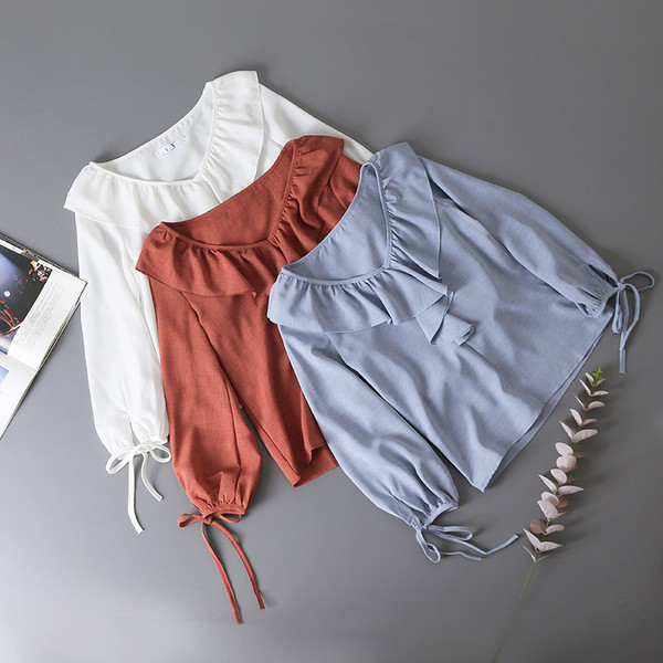 Нов модел актуална дамска риза с шпиц деколте в бял,червен и син цвят