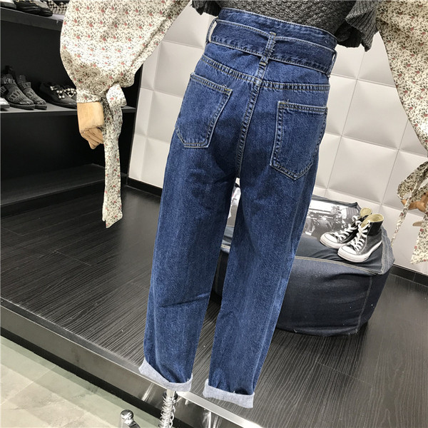 Нов модел дамски дънки с колан в черен и син цвят