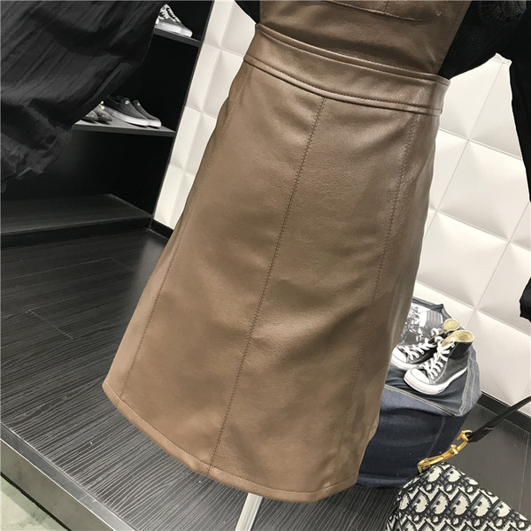 Модерен дамски сукман от еко кожа в черен и кафяв цвят