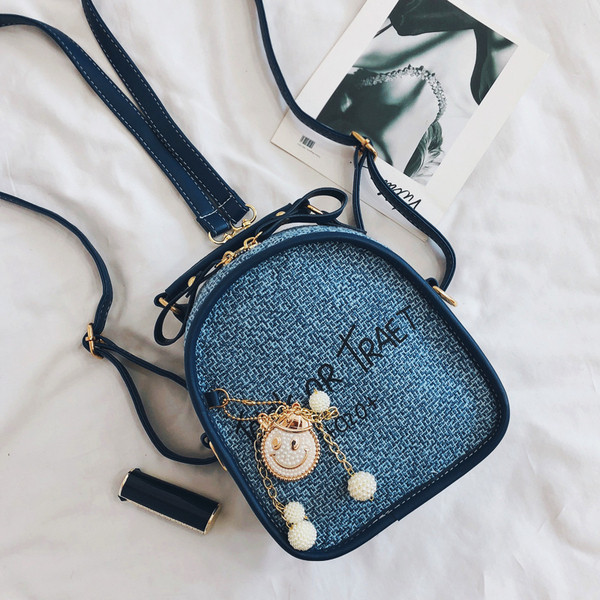 Rucsac modern de dama cu elemente metalice si pandantive